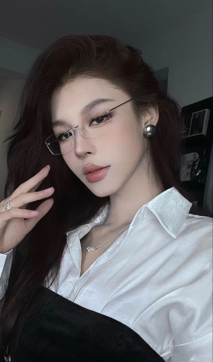 Yoon Ha-eun (윤하은)