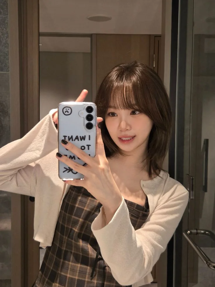 Kim Chaewon (Le Sserafim - Leader)