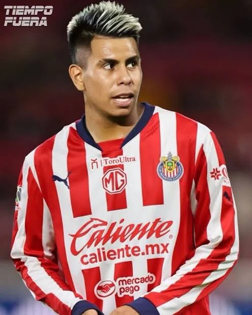 Efraín Álvarez (#11)
