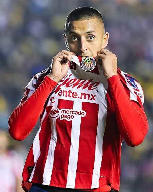 Roberto Alvarado (#25)